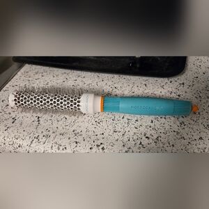 Moroccanoil 25 Round Brush. Excellent Condition Used Once